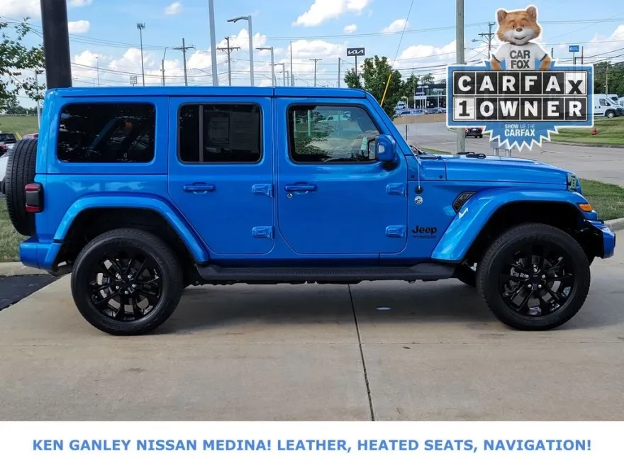 2022 Jeep Wrangler Unlimited Sahara High Altitude photo 2