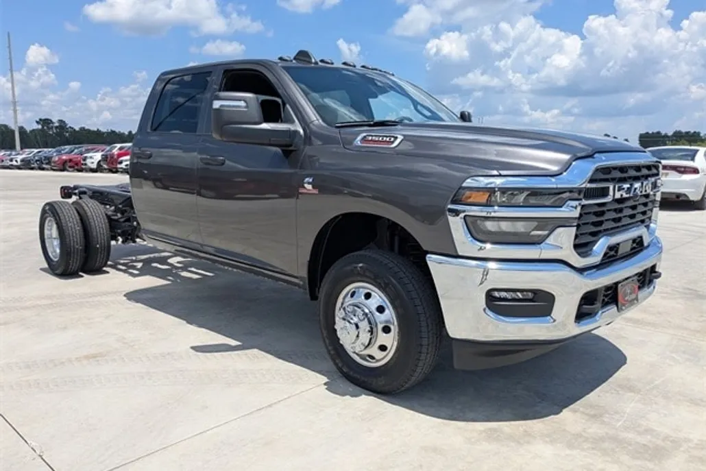 2025 Ram 3500 Tradesman photo 1