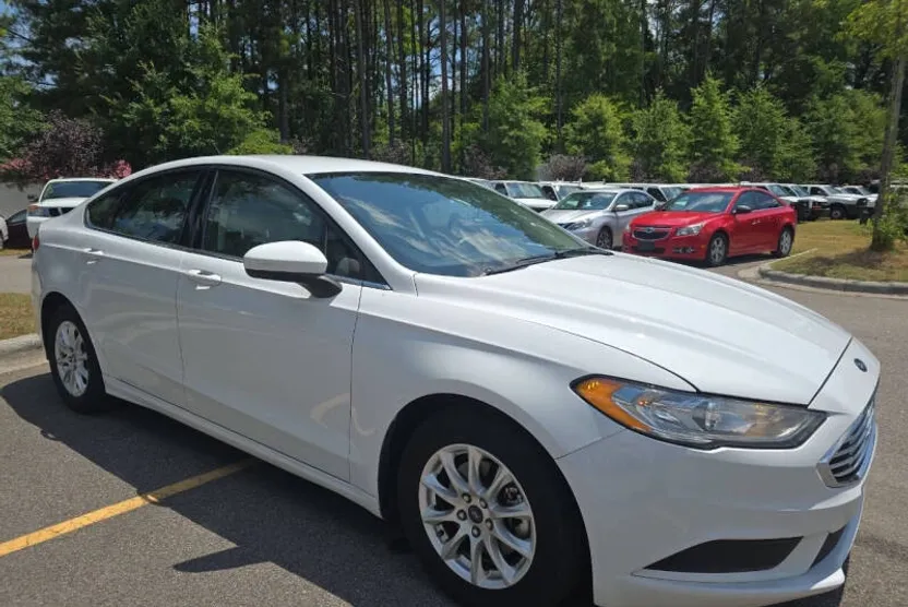 2018 Ford Fusion S photo 1