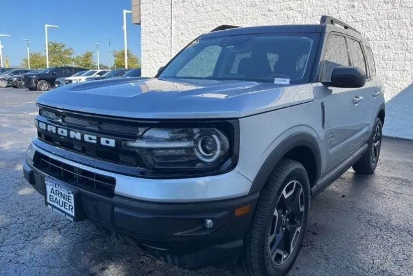 2022 Ford Bronco Outer Banks photo 1