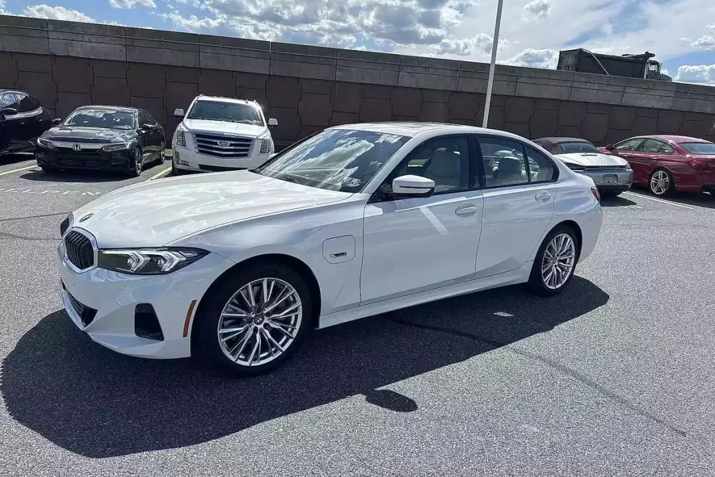 2023 Bmw 330e xDrive photo 1