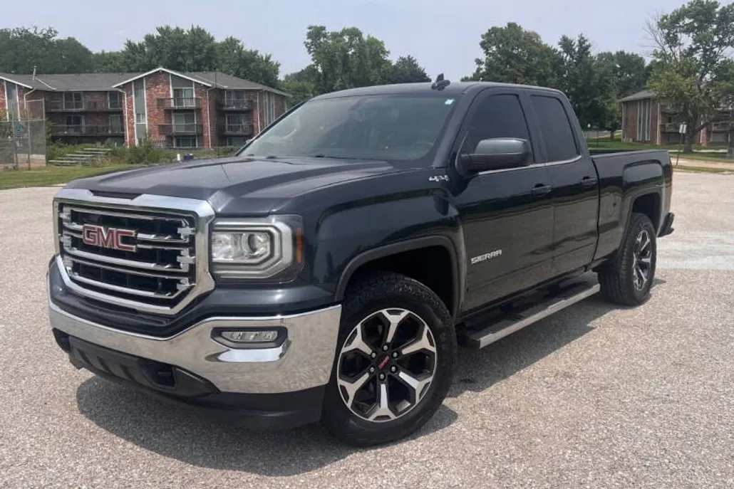 2017 Gmc Sierra 1500 SLE photo 1