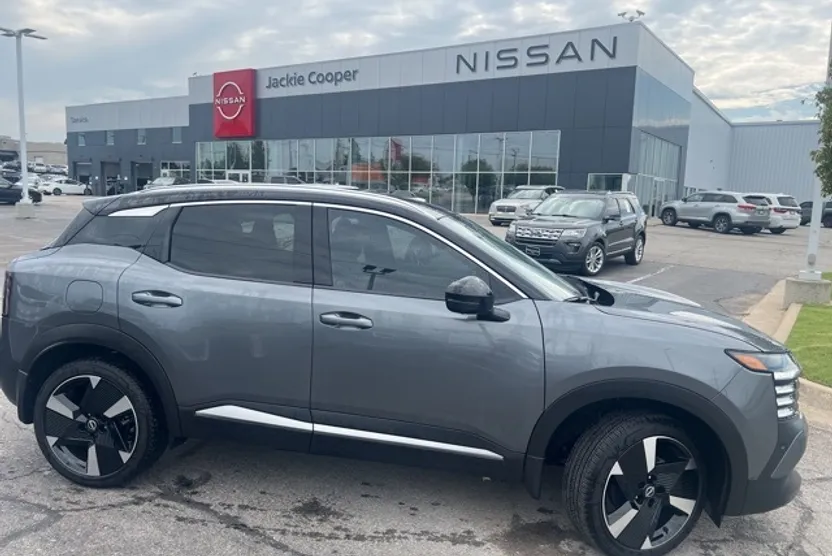 2025 Nissan Kicks SR photo 1