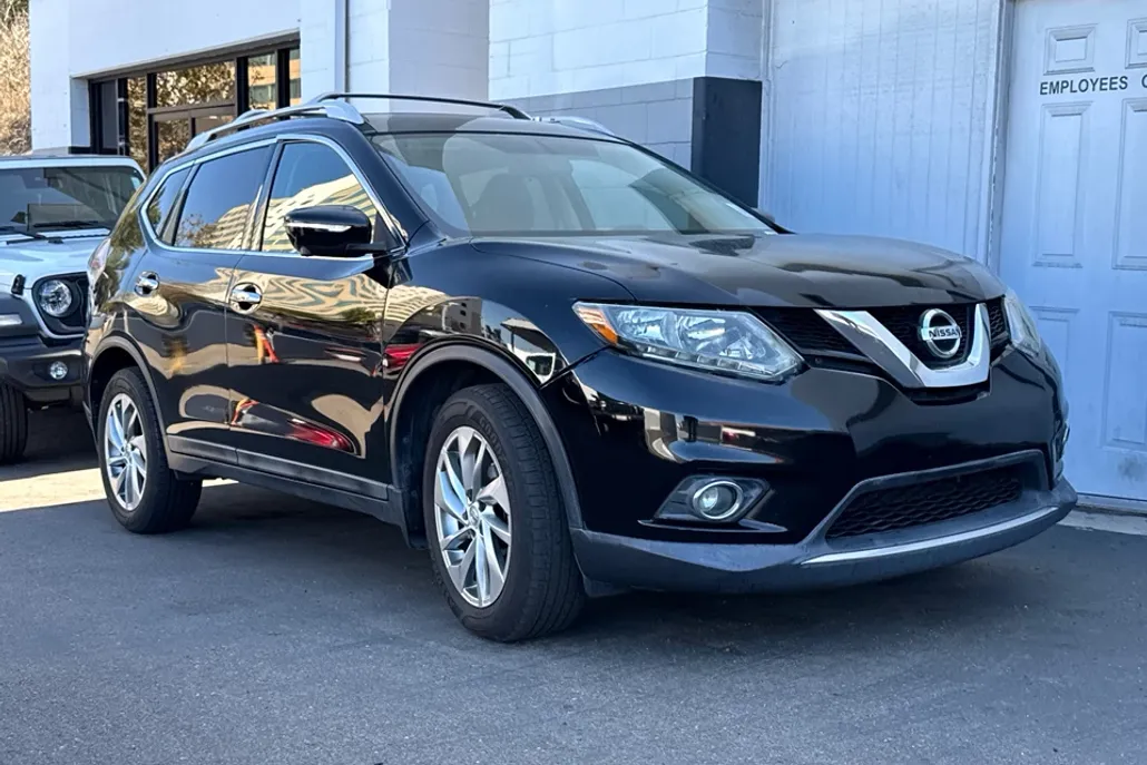 2014 Nissan Rogue SL photo 1