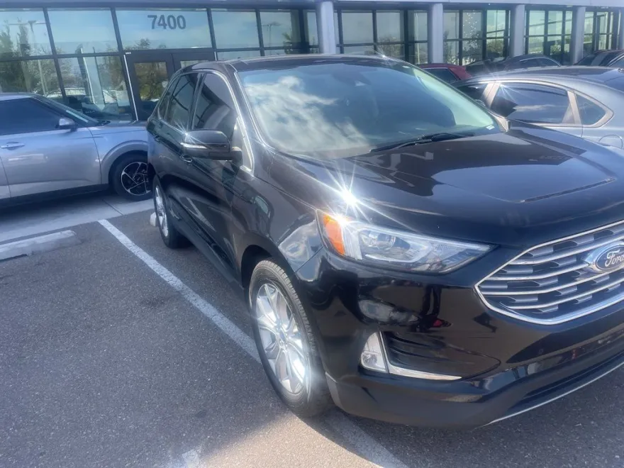 2022 Ford Edge Titanium photo 1