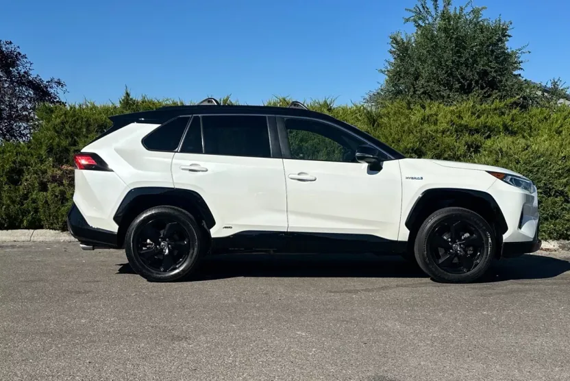 2019 Toyota RAV4 Hybrid XSE photo 1