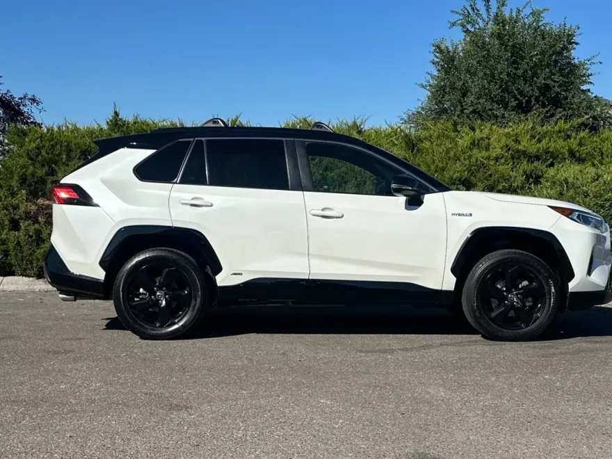 2019 Toyota RAV4 Hybrid XSE photo 1
