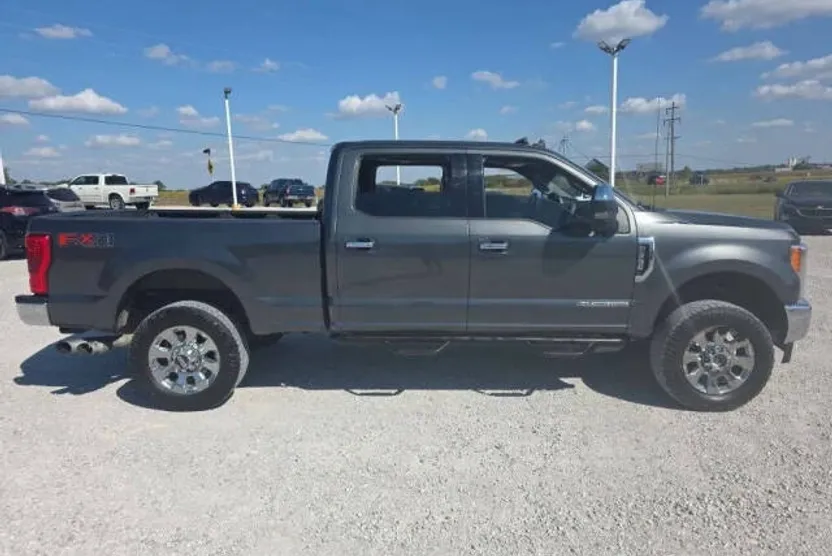 2019 Ford F-250 Lariat photo 1