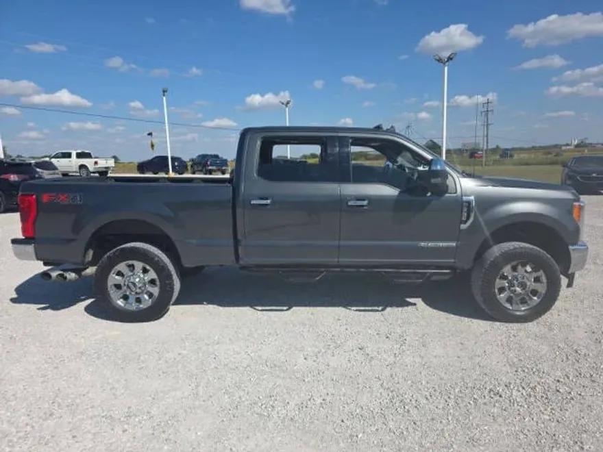 2019 Ford F-250 Lariat photo 1