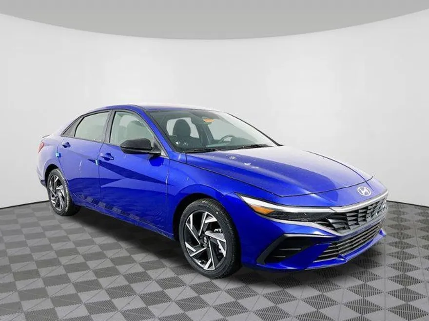 2025 Hyundai Elantra SEL Sport photo 1