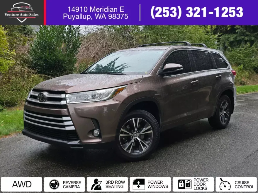 2017 Toyota Highlander LE Plus Sport photo 1