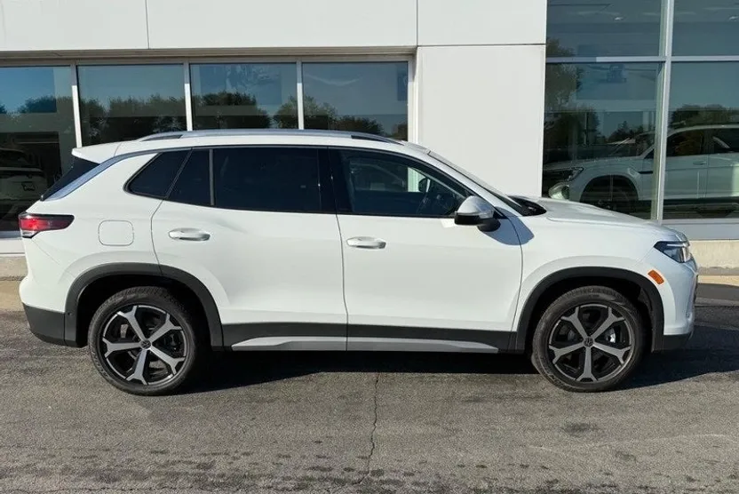 2025 Volkswagen Tiguan SE photo 1