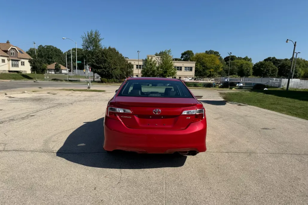 2013 Toyota Camry SE photo 1