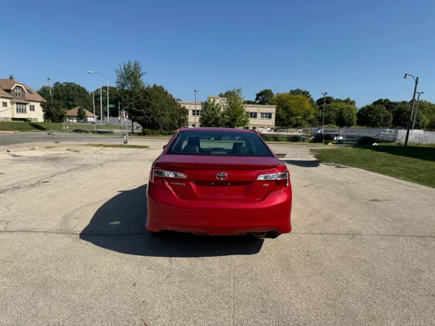 2013 Toyota Camry SE photo 1