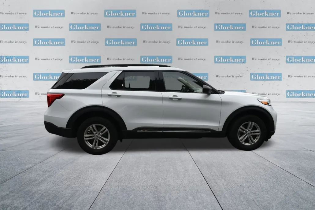 2023 Ford Explorer XLT photo 1