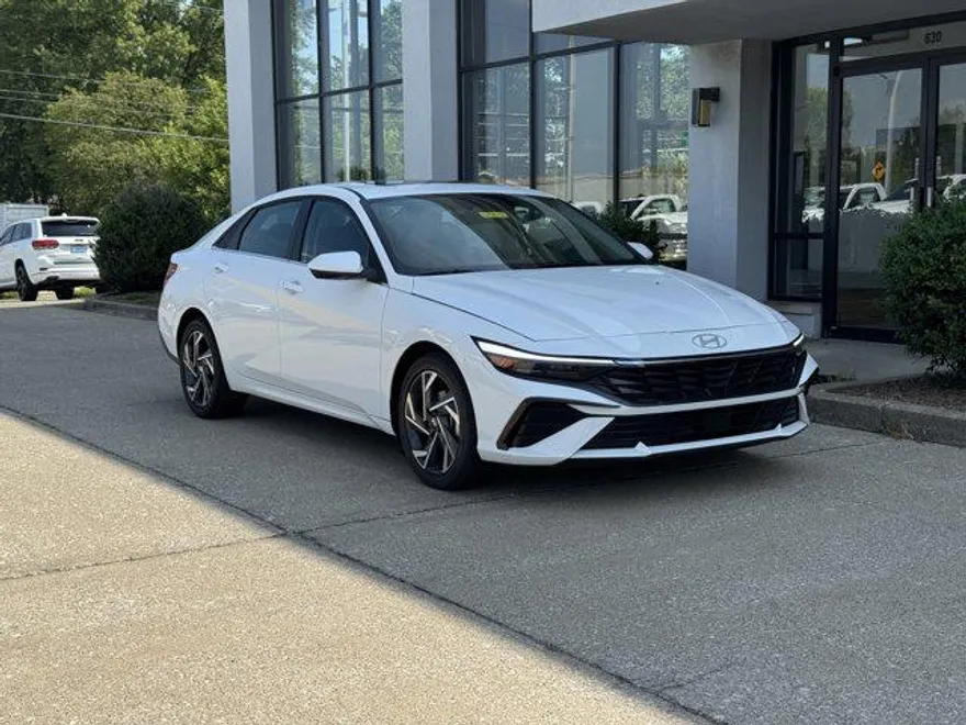 2025 Hyundai Elantra SEL Convenience photo 1