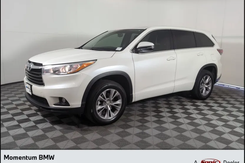 2015 Toyota Highlander LE photo 1