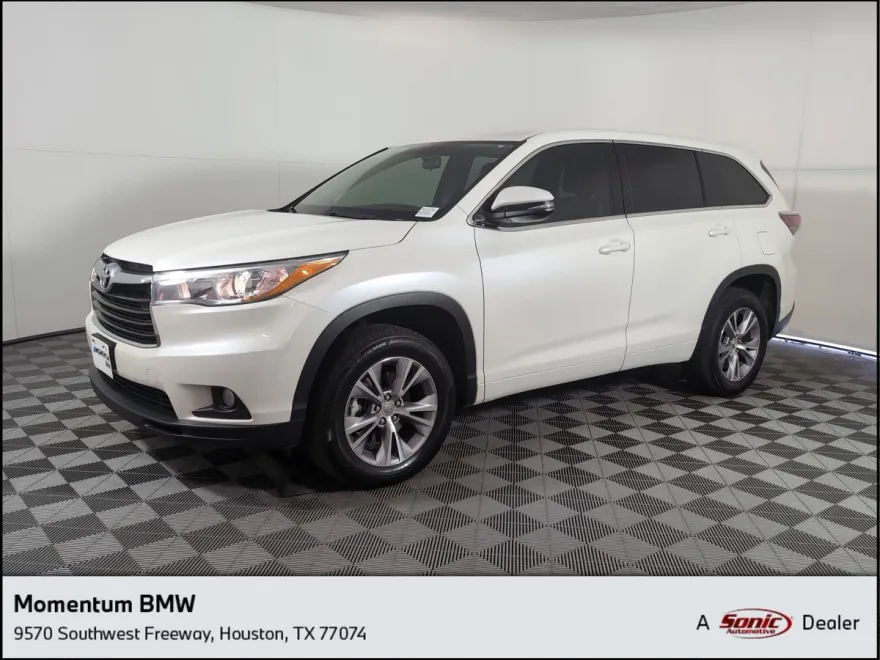 2015 Toyota Highlander LE photo 1