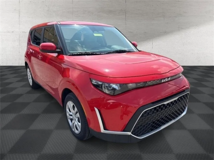 2023 Kia Soul LX photo 1