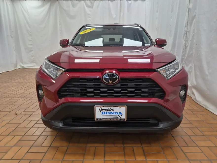 2020 Toyota RAV4 XLE photo 1