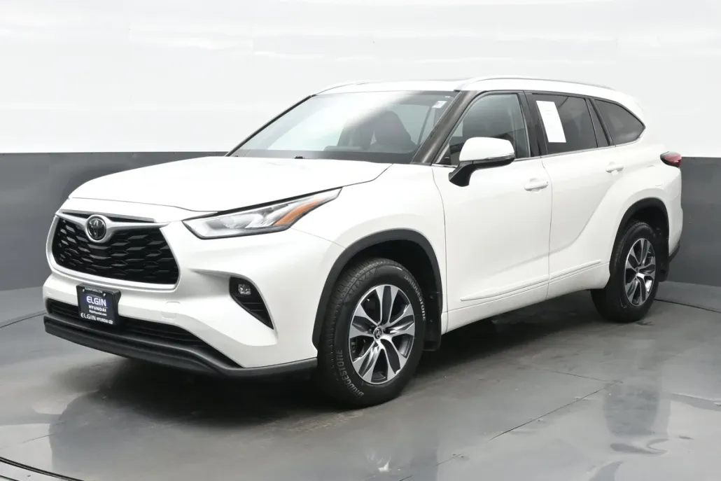 2020 Toyota Highlander XLE photo 1