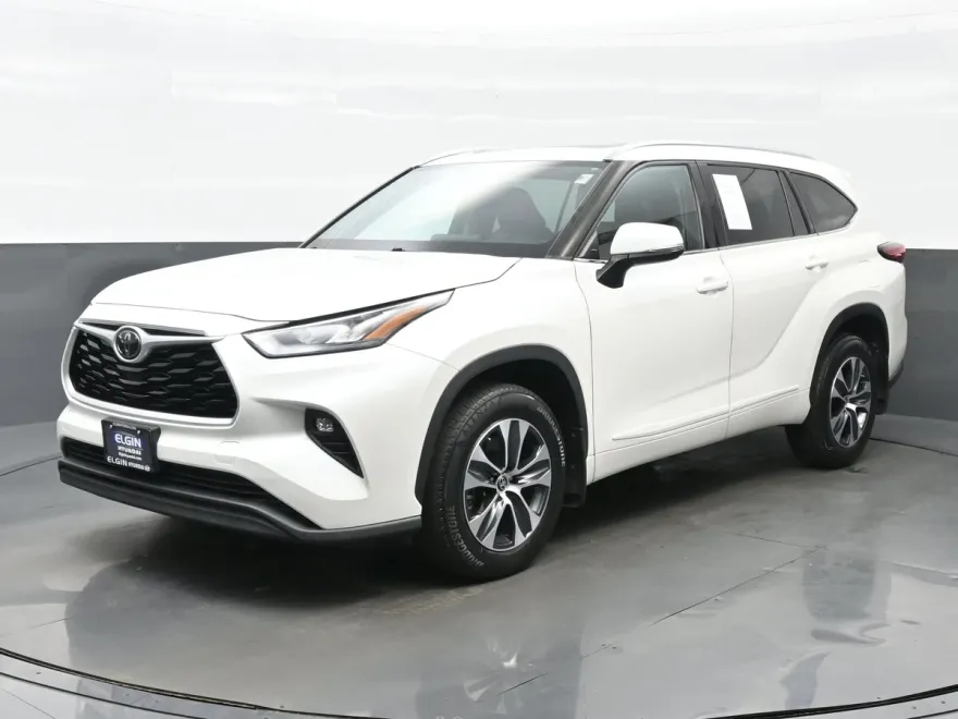 2020 Toyota Highlander XLE photo 1