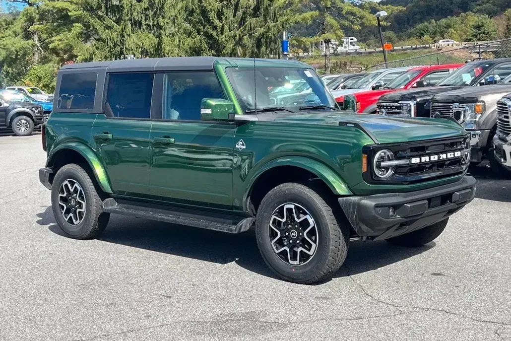 2025 Ford Bronco Outer Banks photo 1