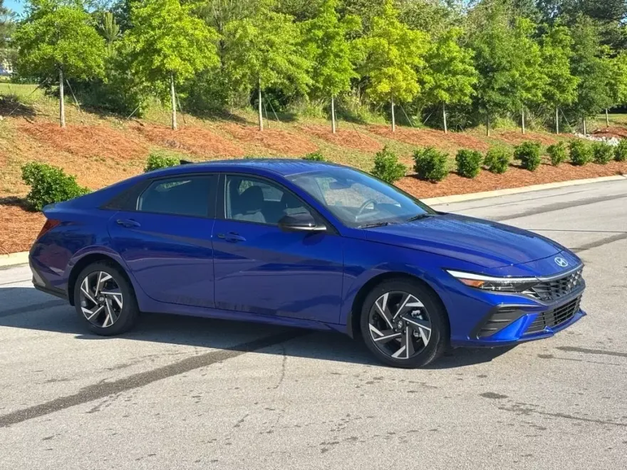 2025 Hyundai Elantra SEL Sport photo 1