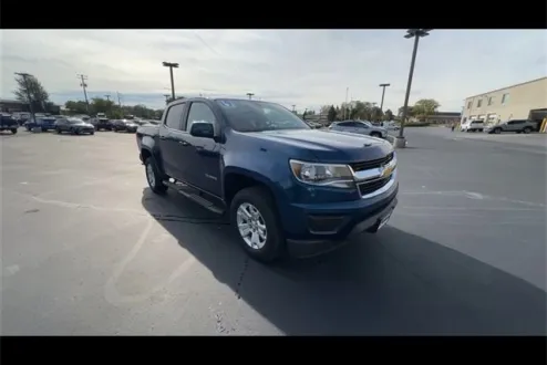 2019 Chevrolet Colorado LT photo 2