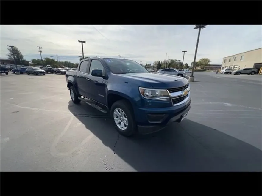 2019 Chevrolet Colorado LT photo 2