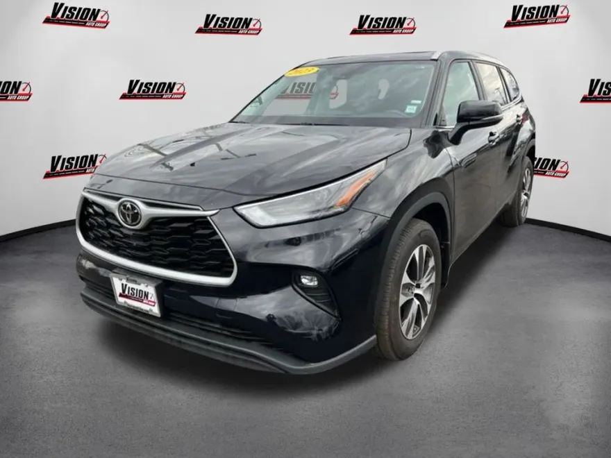 2023 Toyota Highlander XLE photo 1