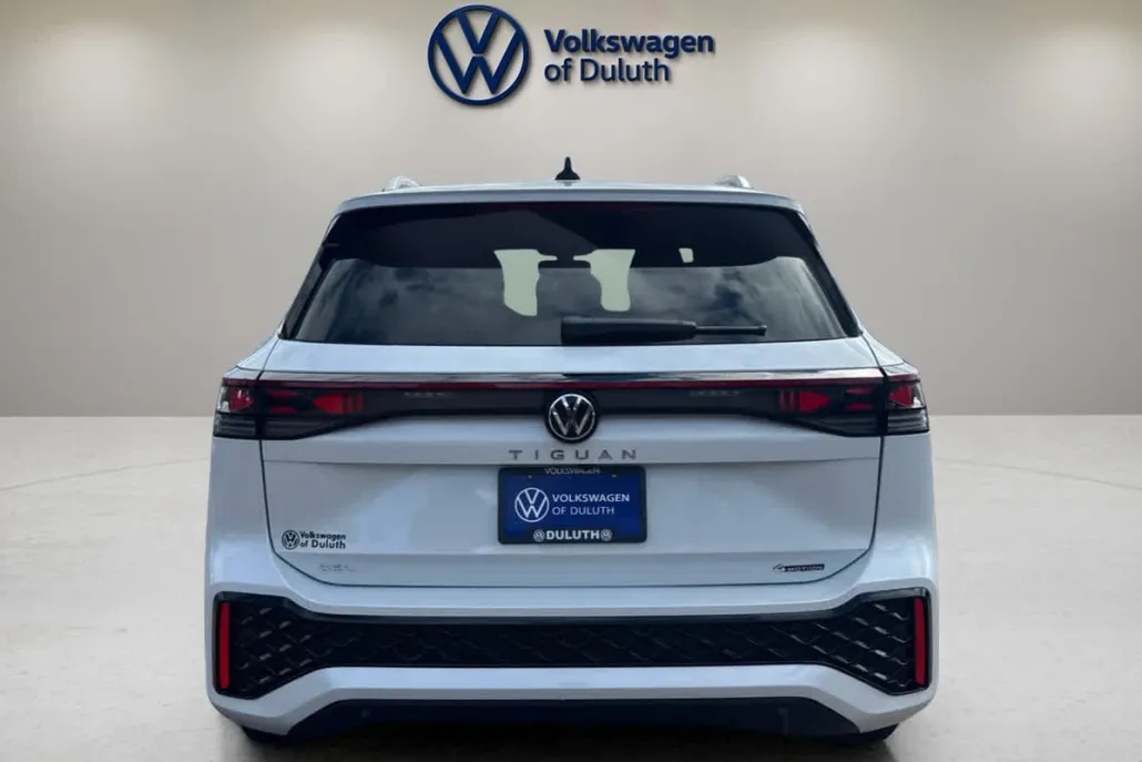 2025 Volkswagen Tiguan SEL R-Line Black photo 1