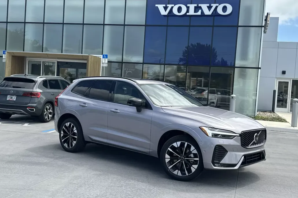 2026 Volvo XC60 B5 Plus photo 1