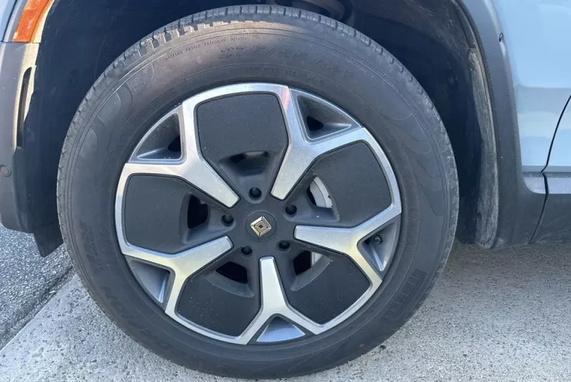 2024 Rivian R1T Adventure photo 1