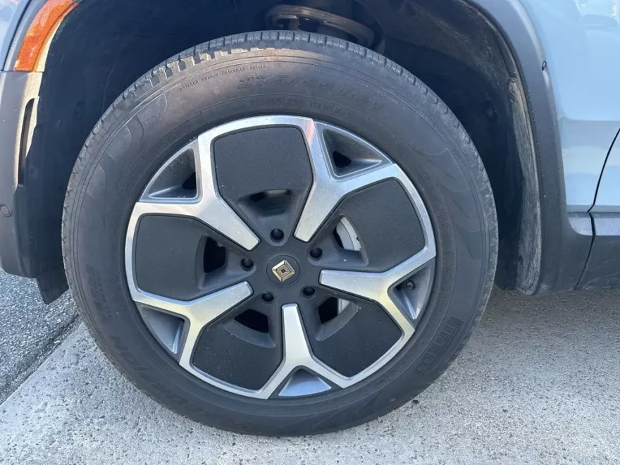 2024 Rivian R1T Adventure photo 1