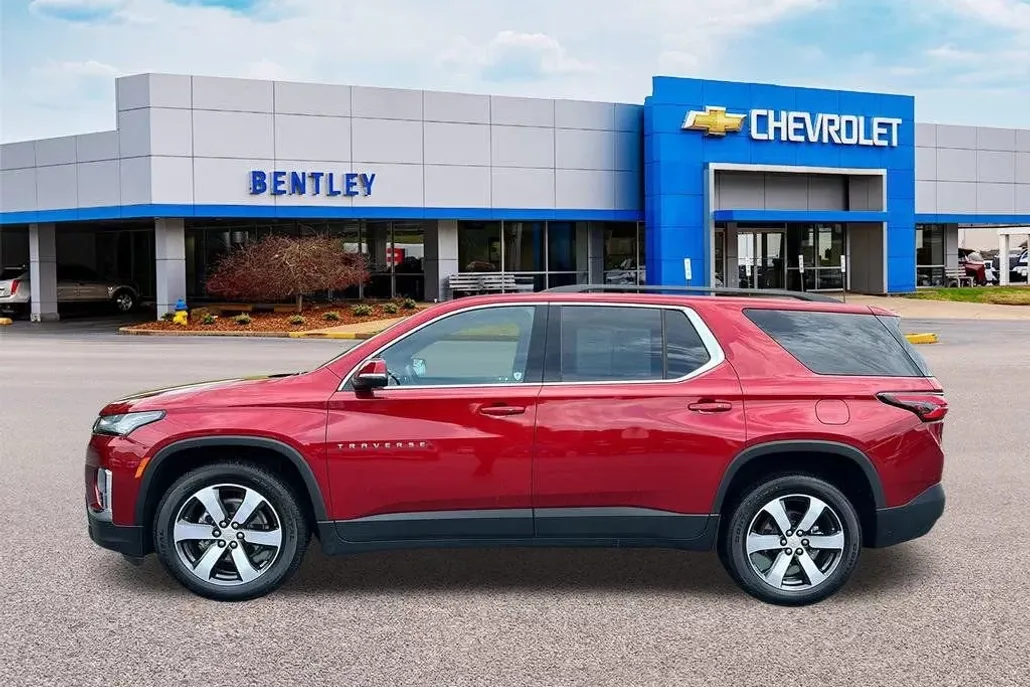2023 Chevrolet Traverse Leather photo 1