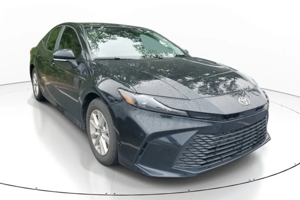 2025 Toyota Camry LE photo 1