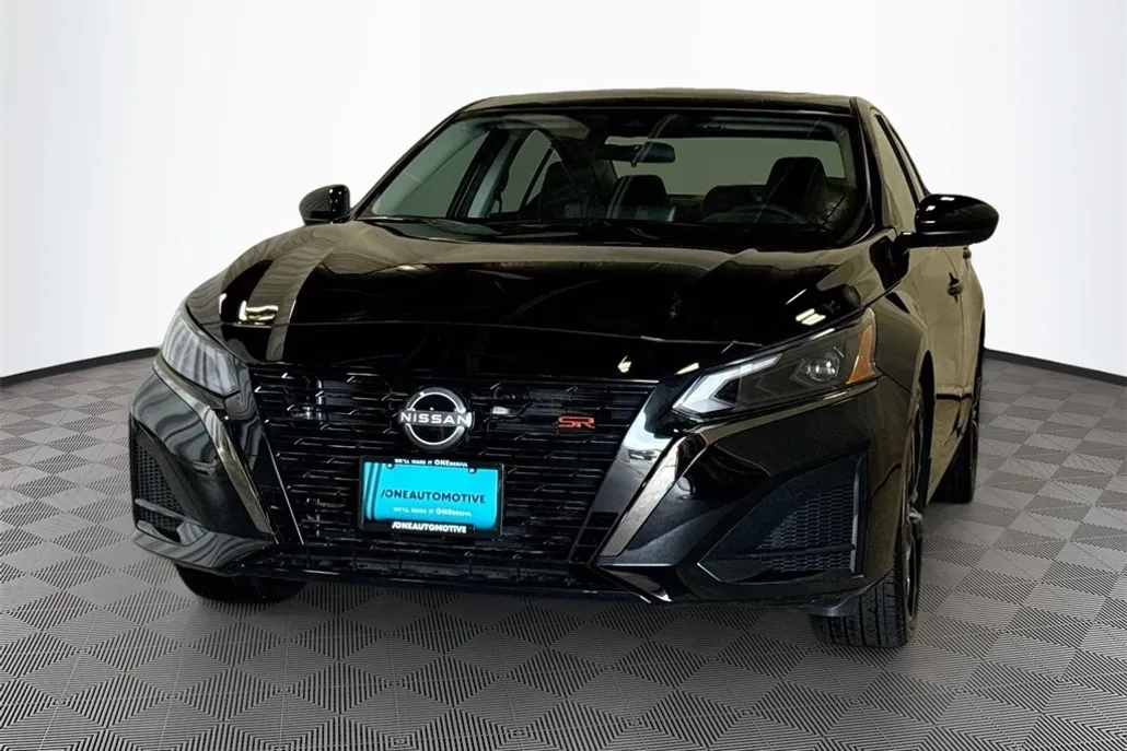 2025 Nissan Altima 2.5 SR photo 1