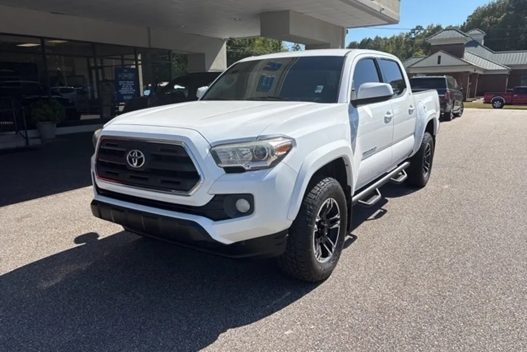 2017 Toyota Tacoma SR5 TRD Sport photo 1