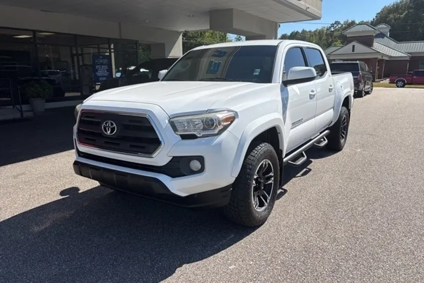 2017 Toyota Tacoma SR5 TRD Sport photo 1