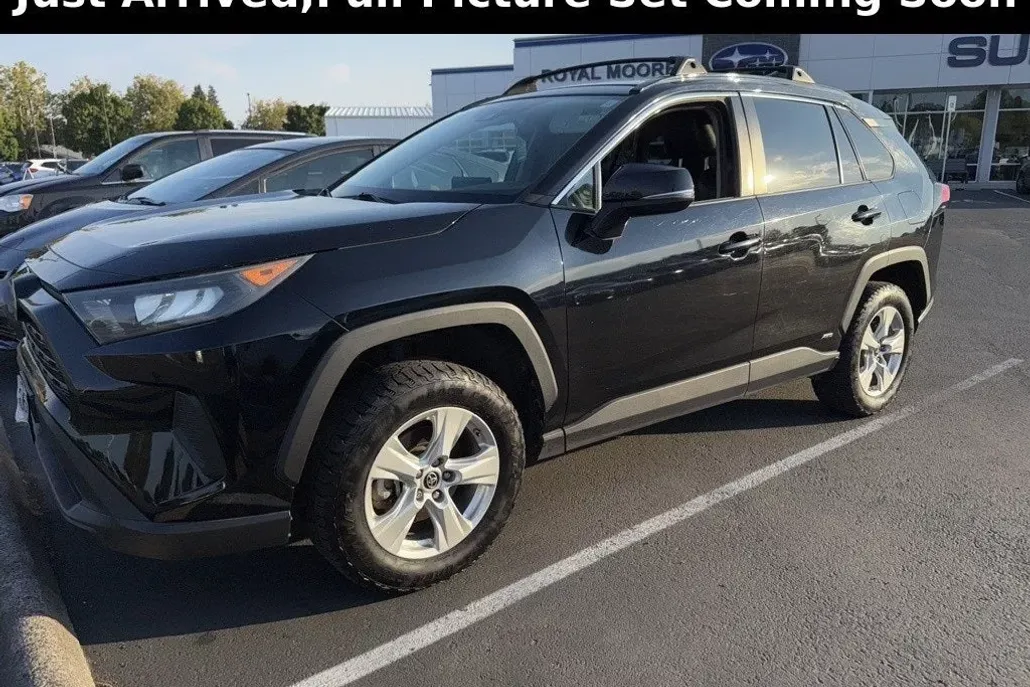 2019 Toyota RAV4 Hybrid LE photo 1