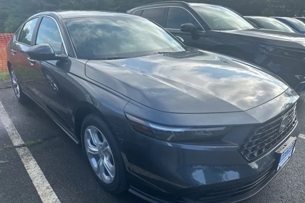 2025 Honda Accord LX photo 1