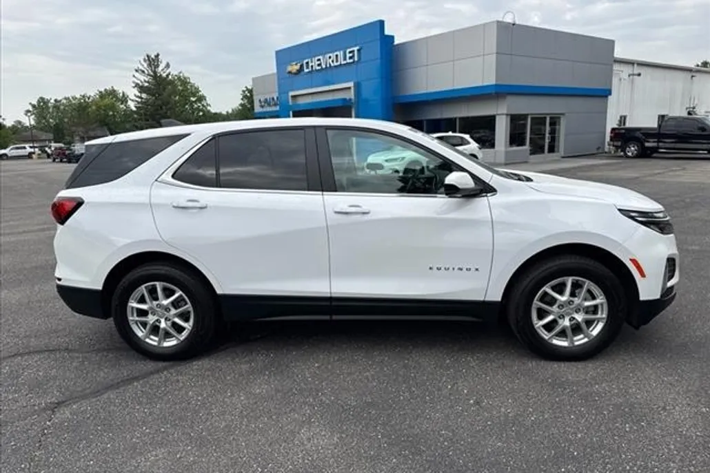 2022 Chevrolet Equinox LT photo 1