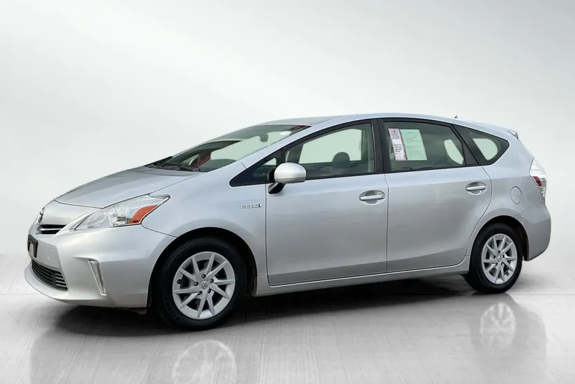 2012 Toyota Prius V Two photo 1