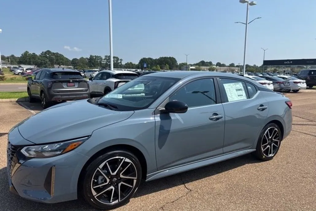 2025 Nissan Sentra SR photo 1
