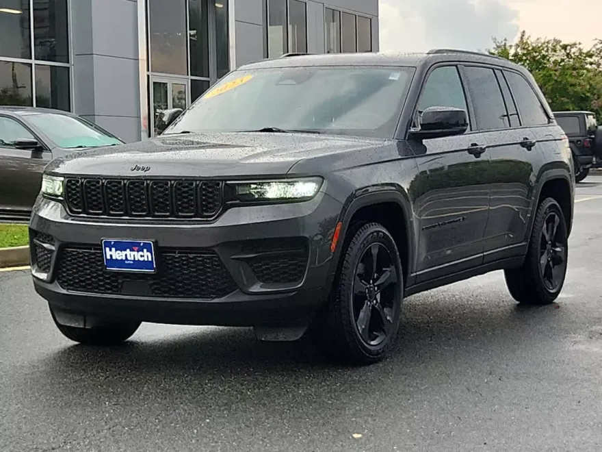 2023 Jeep Grand Cherokee Altitude photo 1
