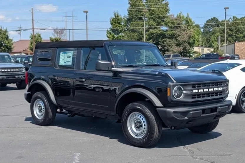 2025 Ford Bronco Base photo 1