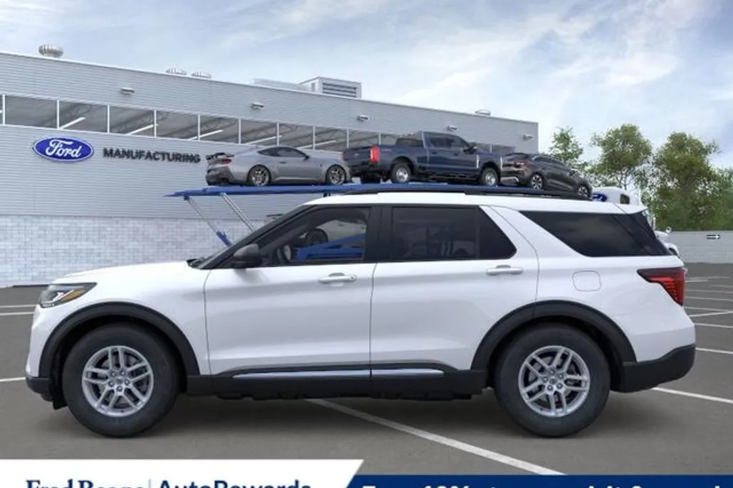 2025 Ford Explorer photo 1