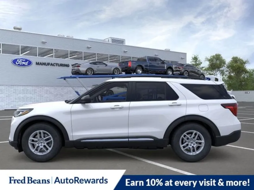 2025 Ford Explorer photo 1