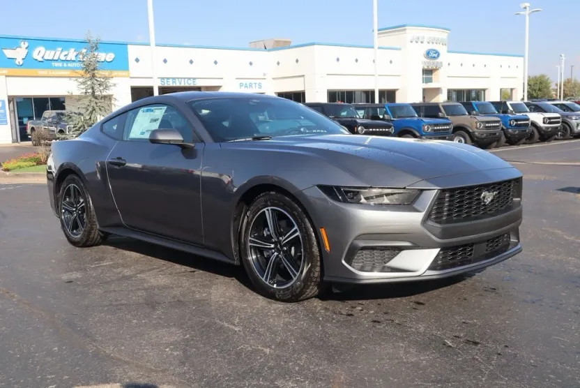 2025 Ford Mustang EcoBoost photo 1